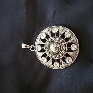 Silver pendant necklace Jewelry